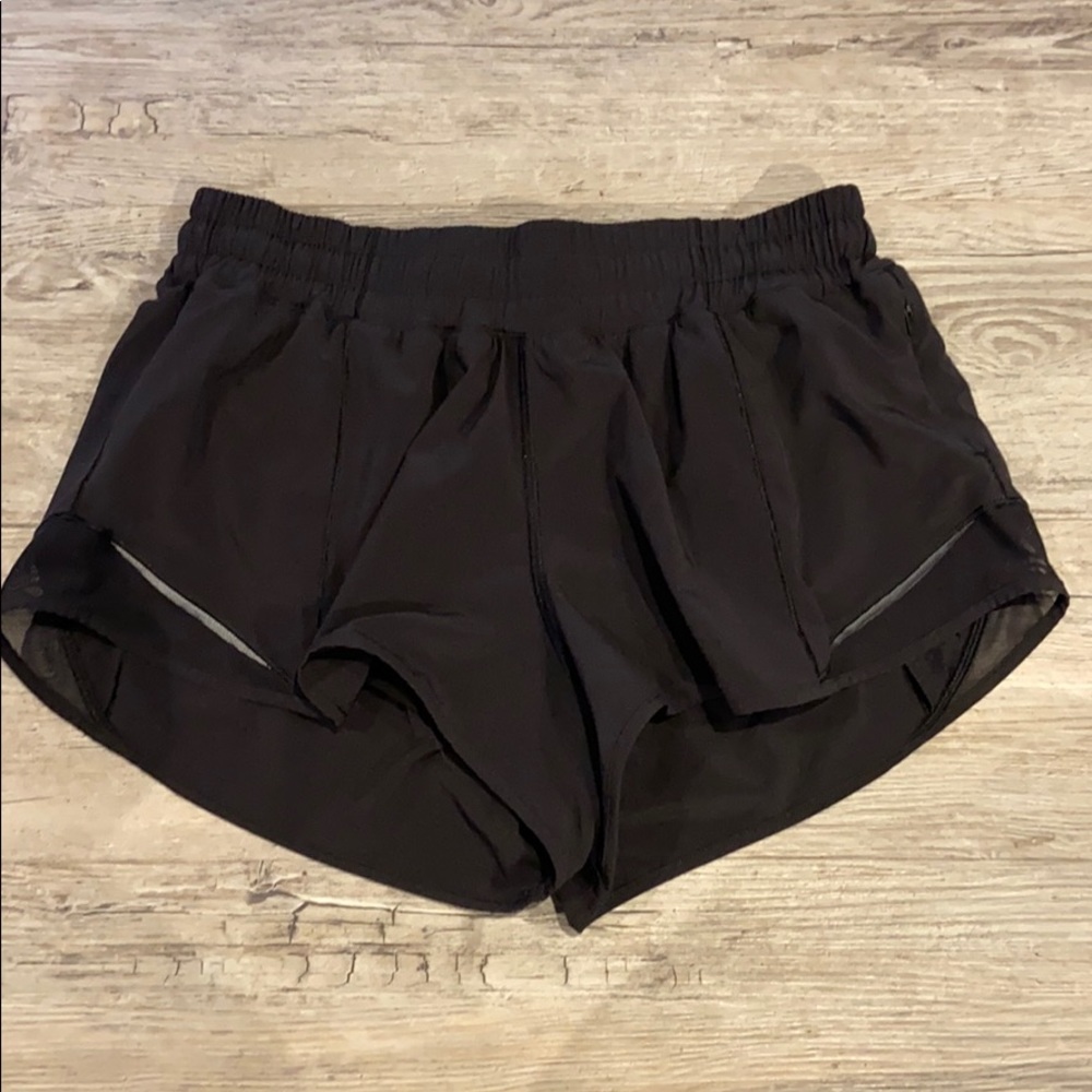 Lululemon Hotty Hot short 2.5